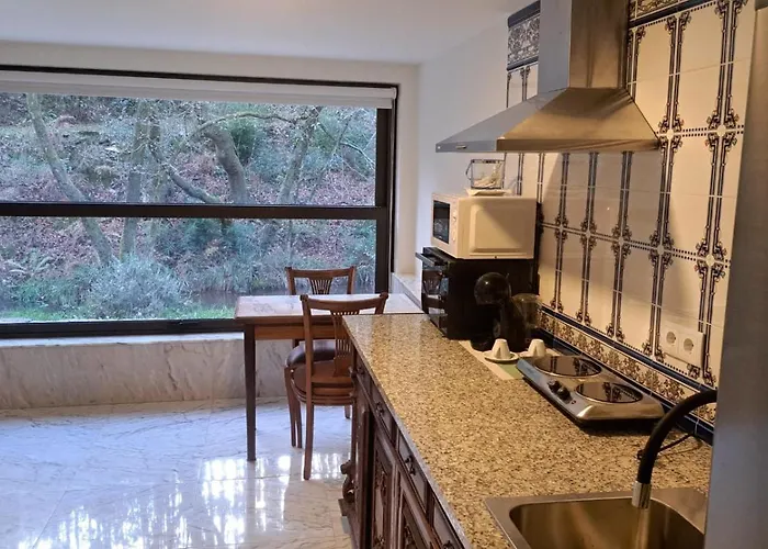 Moleiro Da Costa Má 4*